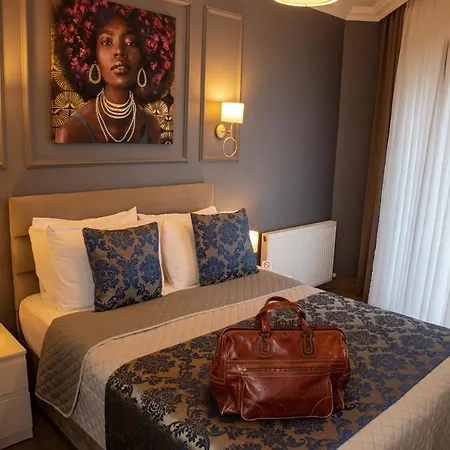 12 Hotel